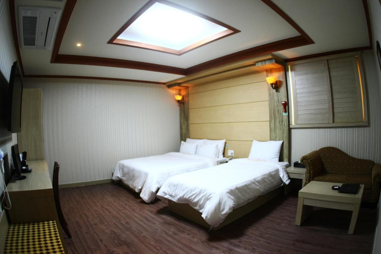 Metro Pol Tourist Hotel Pyeongtaek Kamer foto