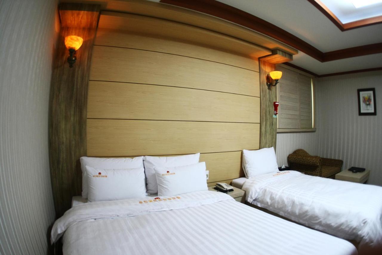 Metro Pol Tourist Hotel Pyeongtaek Buitenkant foto