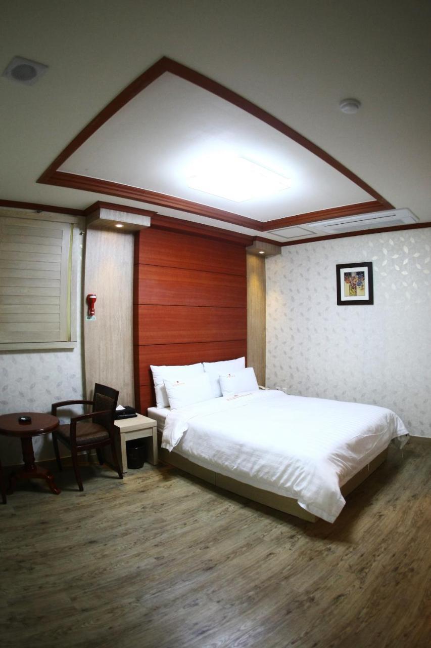 Metro Pol Tourist Hotel Pyeongtaek Kamer foto