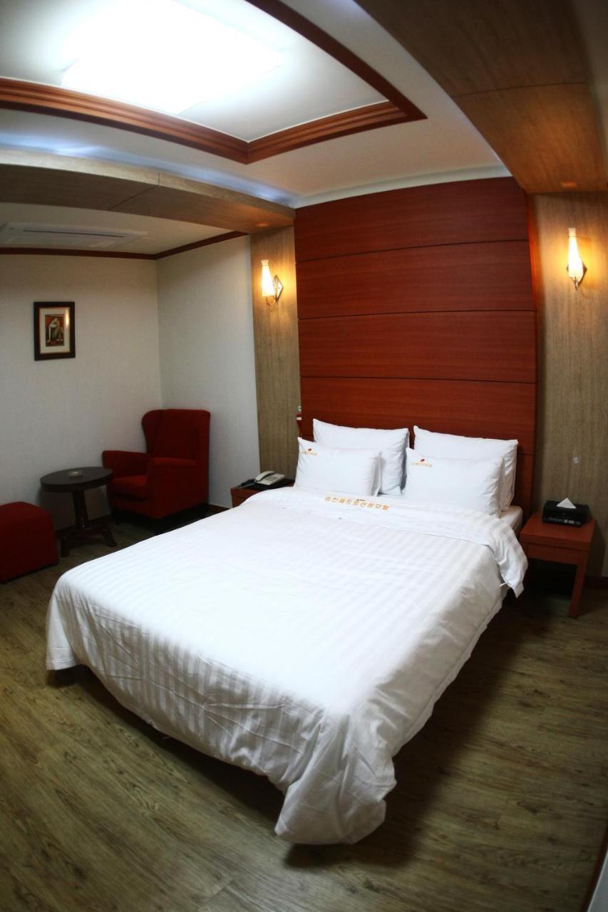 Metro Pol Tourist Hotel Pyeongtaek Kamer foto